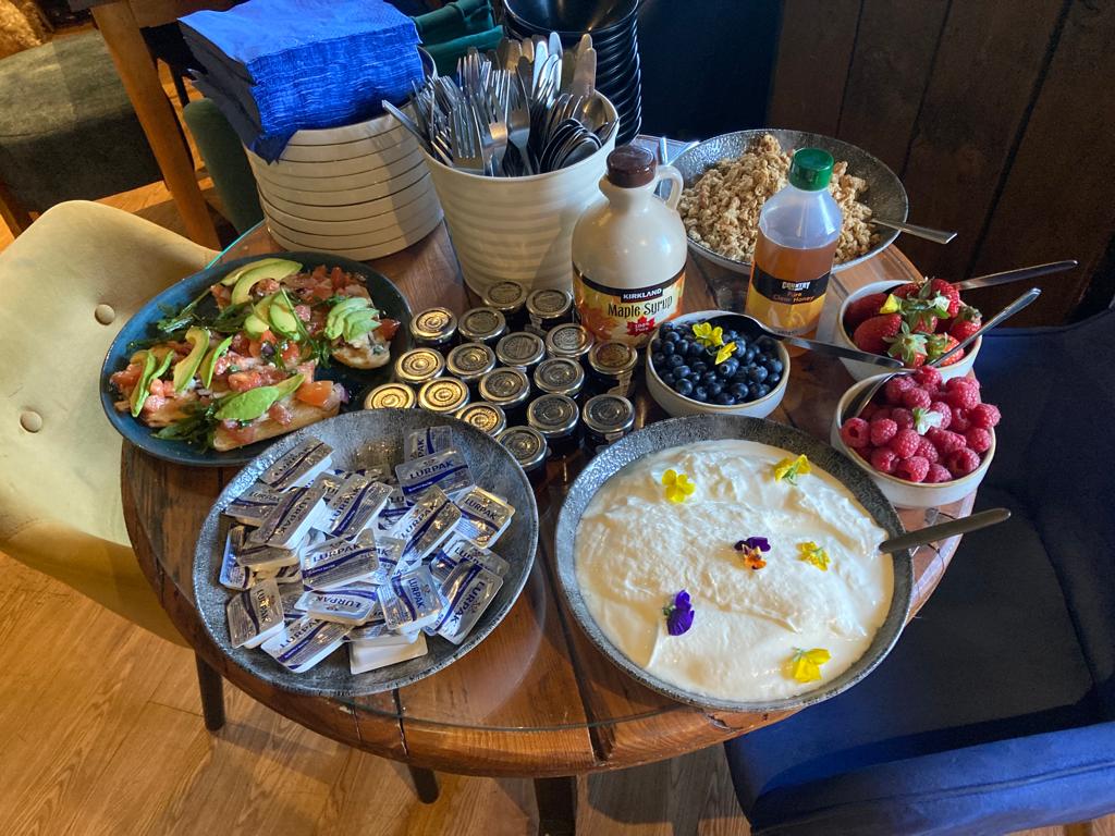 calmdigital's tweet image. Yvonne had a fantastic morning networking at The Pub and Kitchen in Brandon Village with @Durham_Business 🤩

It was lovely to see so many people, and the breakfast was delicious!😋 🍽️

#thepubandkitchen #brandonvillage #networking #durhambusinessgroup #northeast