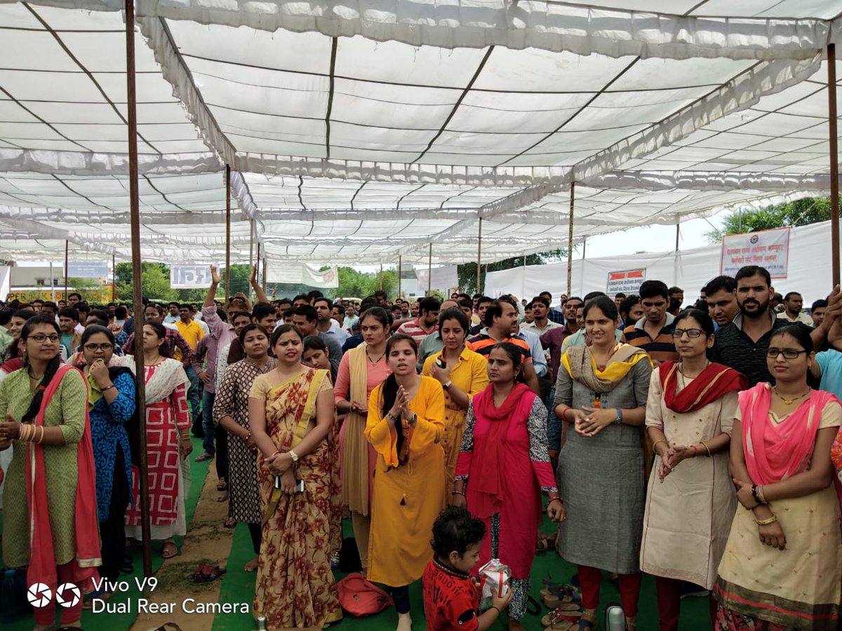 #IADemands3600GP
IA की माँग - GRADE PAY 3600

IT के क्षेत्र में राज्य को देश मे अग्रणी बनाया है आपके सूचना प्रौद्योगिकी और संचार विभाग ने।
ग्राम पंचायत स्तर तक IT सेवाओं को पहुंचाता है विभाग।
एक क्लिक पर पंच, सरपंच और आम नागरिक तक को राज्य के मुख्यमंत्री तक से जोड़ता है विभाग।