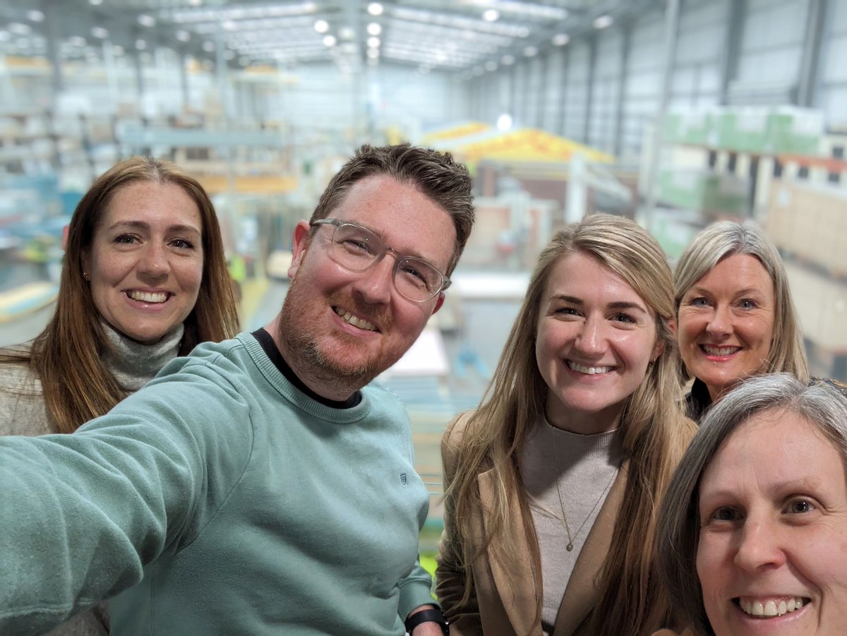 Akerlof_MMC's tweet image. It was Akerlof on Tour this week with a fantastic visit to the @TopHatIO factory in Derby yesterday. Thank you to everyone who made us feel welcome. The 3D printed brick walls with their sprinkling of magic dust were a marvel to behold...

#SustainableHomes #MMC #MagicDust