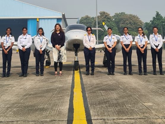 Die Chance, beim Fliegen eine Frau im Cockpit zu haben, ist klein. In  #Indien ist sie aber deutlich größer als in Deutschland – obwohl es  Frauen in Indien generell schwerer haben als Männer. Woran liegt das? #dpareporter aerointernational.de/aviation-nachr…