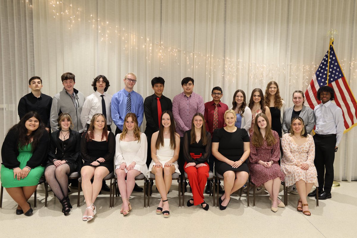 Congrats to the top 25 seniors from Joliet Central &amp; West High School who received recognition at last night’s 16th Annual Top 25 Student Baquet. JTHS thanks the Exchange, Lions, Kiwanis, &amp; Rotary Clubs of Joliet for carrying on this tradition of recognition within our community.