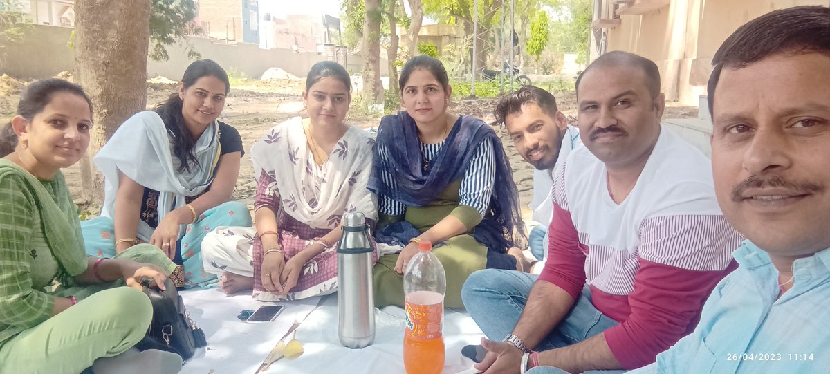 IaTeja's tweet photo. IA की माँग - GRADE PAY 3600

*#IADemands3600GP*

प्रशासन गांवों/शहरों के संग कैंपों में सबसे आगे रहकर रिपोर्टिंग की और सरकार की हर योजना को हर घर तक पहुंचाया इसलिये IA की मांग - GRADE PAY 3600 https://t.co/cuc8otgh0q