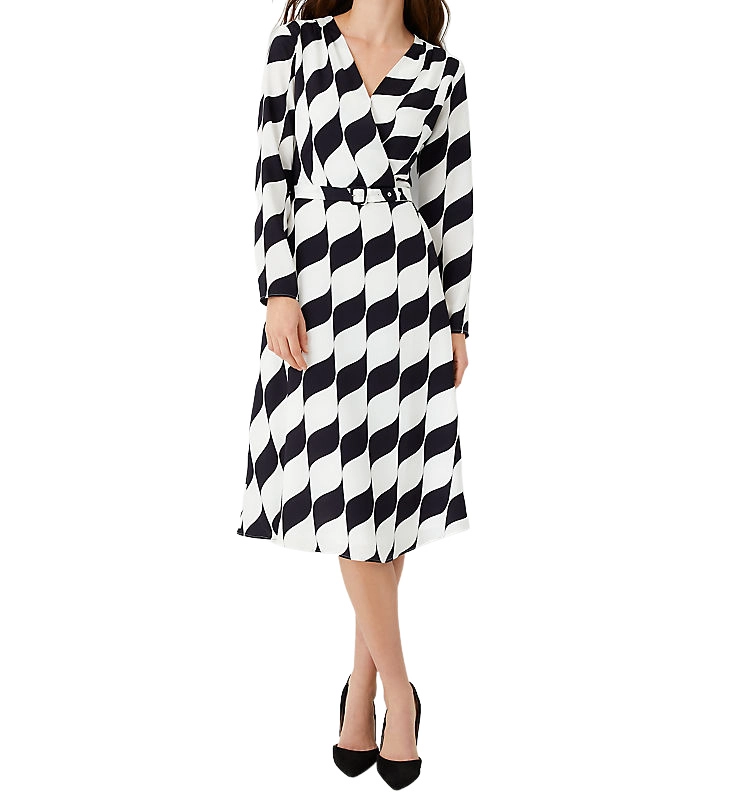 Graduation season is around the corner, and if you're a mother of a graduating senior, you might be wondering what to wear.👩‍🎓🧑‍🎓

Click the link below! 🎓🎉👩‍👧‍👦👇🏻
ow.ly/Qgy250NPjub

#GraduationFashion #MomStyle #FashionInspiration