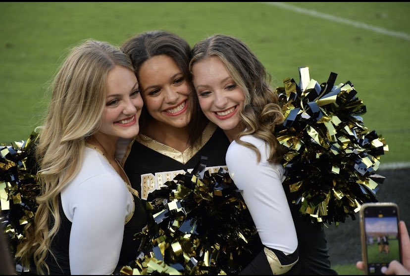LibbyProctor3's tweet photo. Smiling because today is #PurdueDayofGiving ! Help the #PurdueDanceTeam and I get to nationals by donating to our page found in the Purdue Dance Team Instagram bio! #Purdue #BoilerUp https://t.co/mbtpqho99D