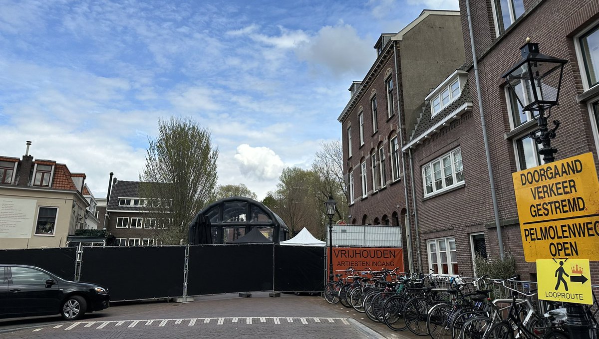 mariekebaan's tweet photo. My neighborhood is ready for #KingsDay. It’s tomorrow but in Utrecht the festivities start already in a few hours with #KingsNight #Koningsdag2023 #ledigerf https://t.co/UyizJiUvTU