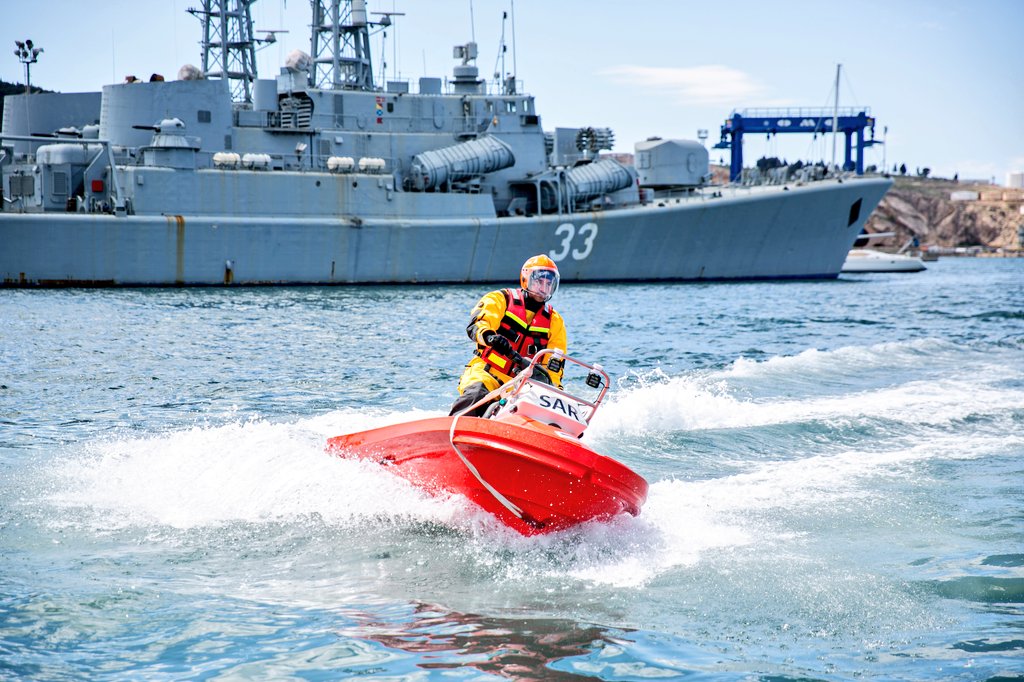 Today we donated equipment 🛟 of €1️⃣ million to <a href="/msdmontenegro/">Uprava pomorske sigurnosti i upravljanja lukama</a>, for better protection of 🌊 from environmental accidents, more efficient rescue actions &amp; better safety at sea.⚓️🤿🚤
🇲🇪 must now develop better security at 🌊. 
Prevention = basis of protection.🚨
@minkicg
#EUzaCG