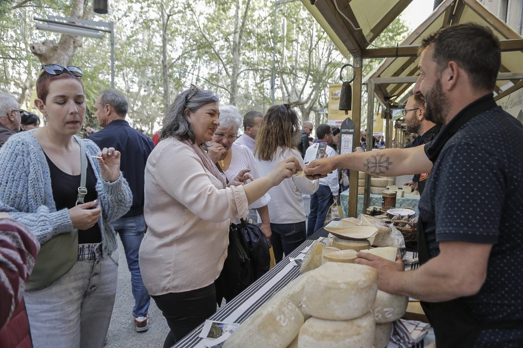 📌 Les bones xifres, amb un augment de públic considerable, confirmen el gran interès pel <a href="/LactiumVic/">Lactium</a> i el sector formatger

🧀🍺🥖 Des de Fetaosona hi vam ser amb 8 formatgeries de la comarca i 7 Amics del formatge creaccio.cat/les-bones-xifr…