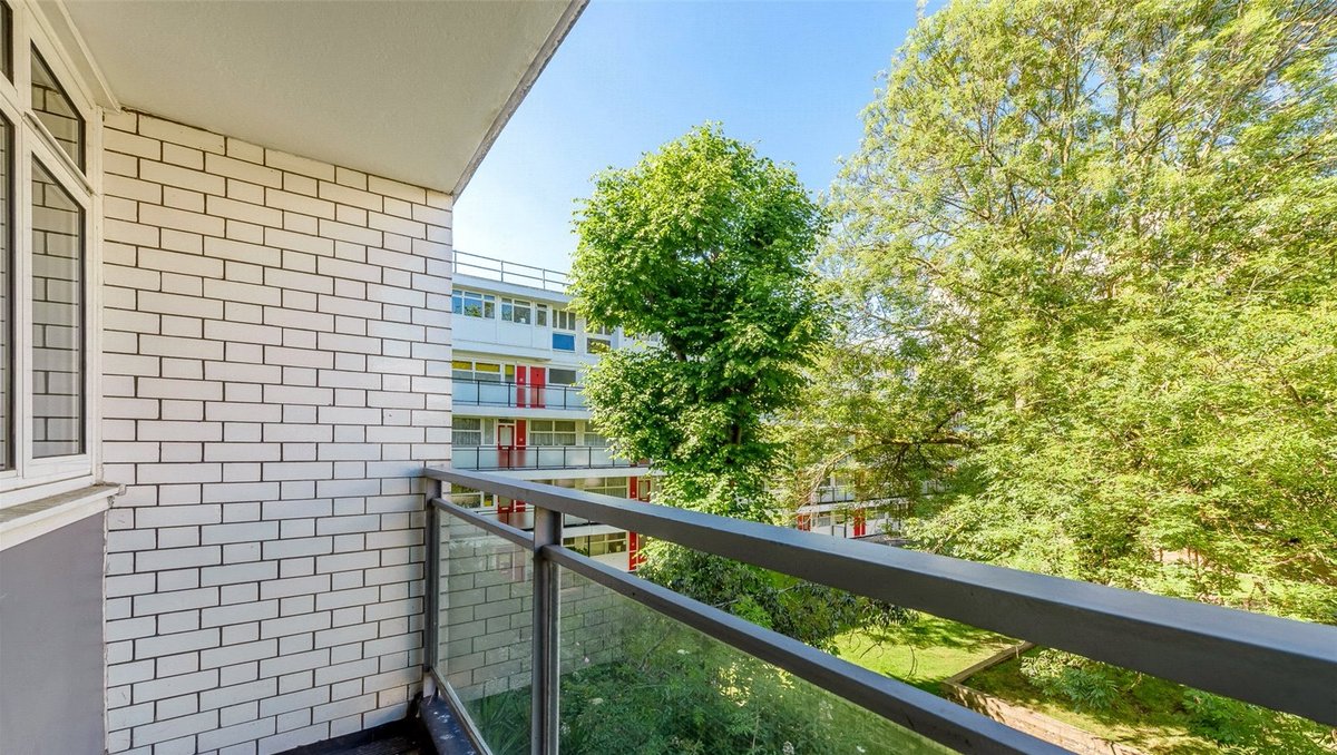 Tidy one bed to rent close to the river in Pimlico. Available now, part furnished. £450 per week. One Bedroom Apartment | 439 Sq Ft | Private Balcony | Second Floor | Close to River Thames | Lift | 550m to Pimlico tube  - 3 stops to Oxford Circus

mylondonhome.com/property-to-re…