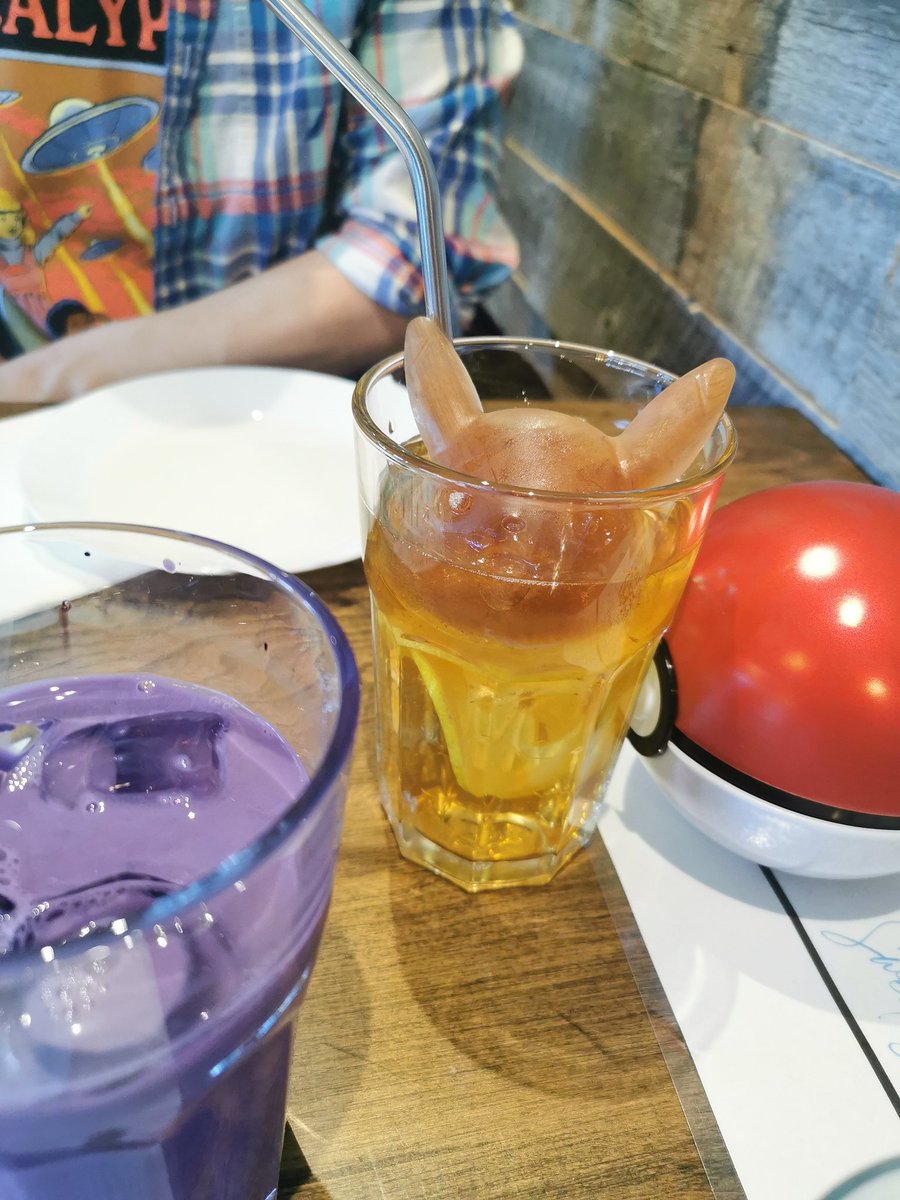 ivy_sirene's tweet photo. @SirenesLoser took Me out on a lovely Pokemon themed high tea in Toronto ❤️ 

Everything was just to die for, but My favorite was the Viet-Koffing Tiramisu cup that was fully edible ☕

Live like a Princess, rule like a Queen 💋 https://t.co/2QBupVckfI