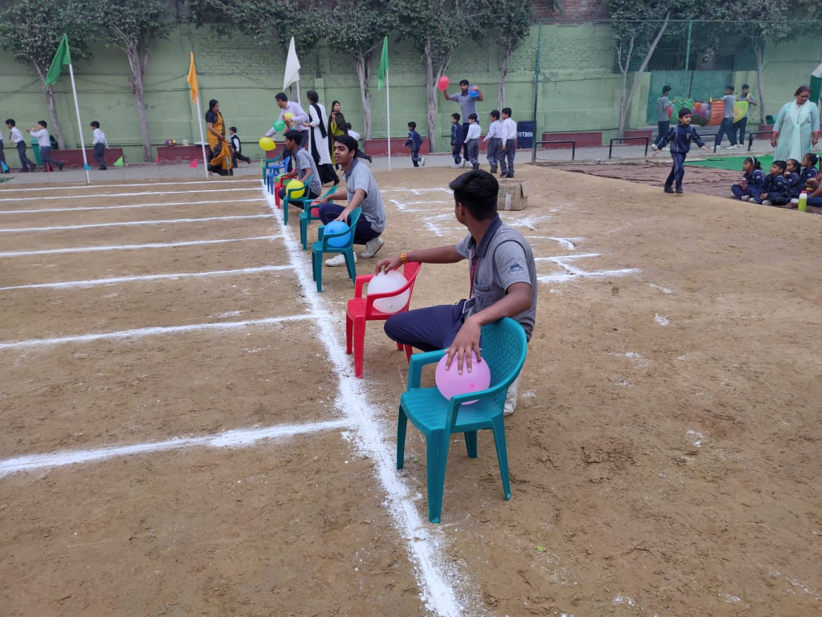 jpsdwarka's tweet image. Get in the game! 🏅 Sports play a vital role in a student&apos;s life, promoting physical health, teamwork, discipline, and mental well-being. 🤸‍♀🤼‍♂🏀🏈 #HealthyMindsAndBodies #TeamworkMakesTheDreamWork #StayActiveStaySharp #JPSDwarka