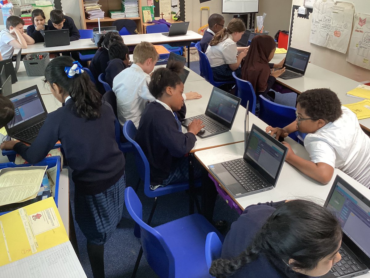 HotShotsSTM2020's tweet image. More coding fun this afternoon, developing our understanding of the repeat function button through the wonderful world of Minecraft! 😊 #STMcomputing
