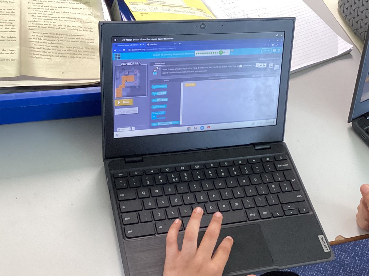 HotShotsSTM2020's tweet image. More coding fun this afternoon, developing our understanding of the repeat function button through the wonderful world of Minecraft! 😊 #STMcomputing