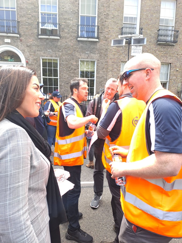 CarrollJennifer's tweet photo. I was delighted to join @MacranaFeirme outside Government buildings this afternoon after a 79km walk from Athy to Dublin City Centre. Happy to support them, and looking forward to hearing the outcome of their meeting with Taoiseach @LeoVaradkar later on today.
#stepsforourfuture https://t.co/vDe49a78HI
