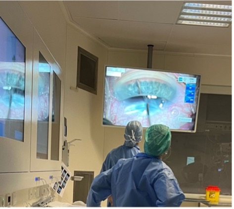 elios_vision's tweet photo. Elios Vision were honoured to be invited to Maastricht today to support the first Elios procedures in The Netherlands with Dr. Ronald de Crom and Professor Henny Beckers.
#EliosVision #Elios
https://t.co/oeklNBkWaA https://t.co/scJY2P53MZ
