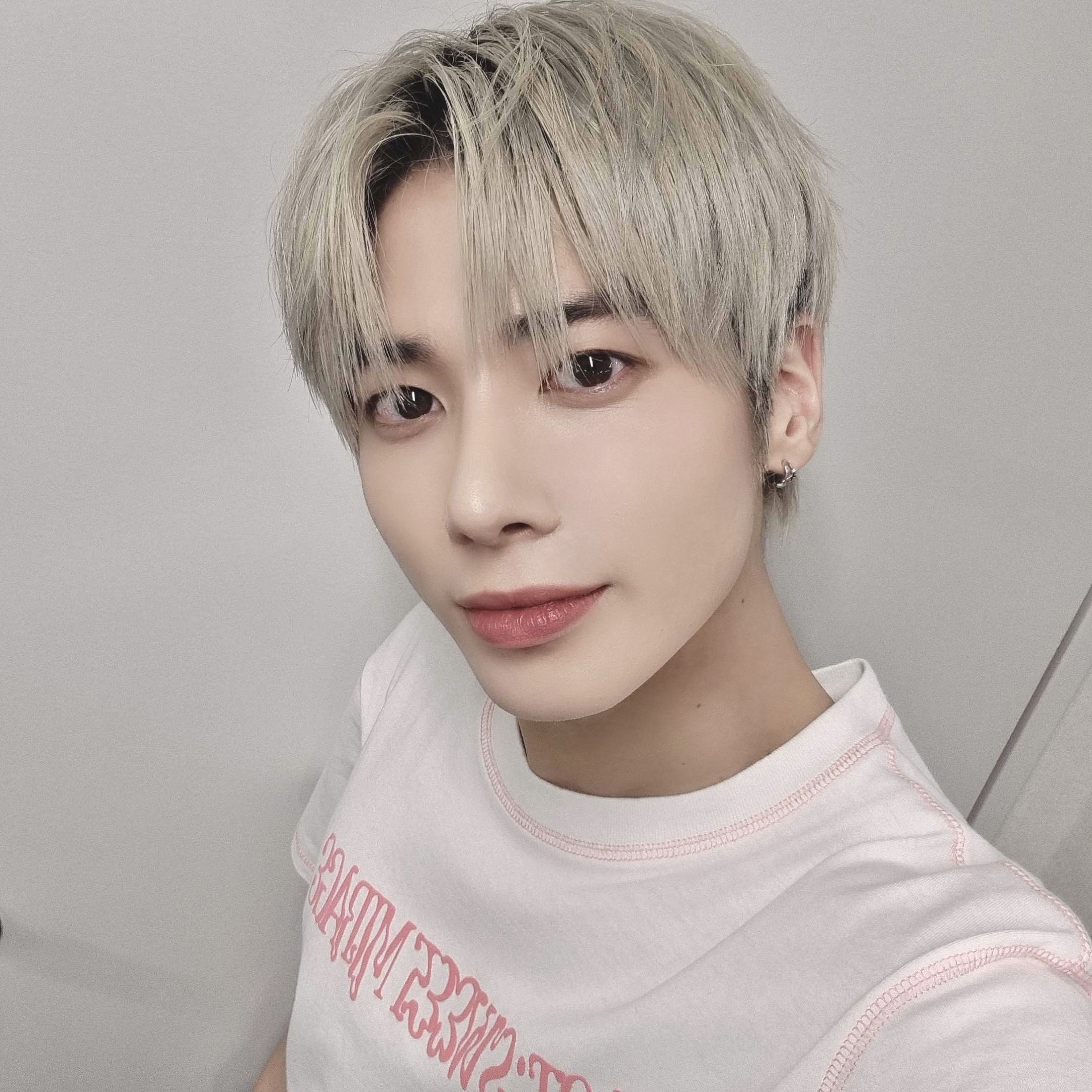 alex-huenyaning-twitter