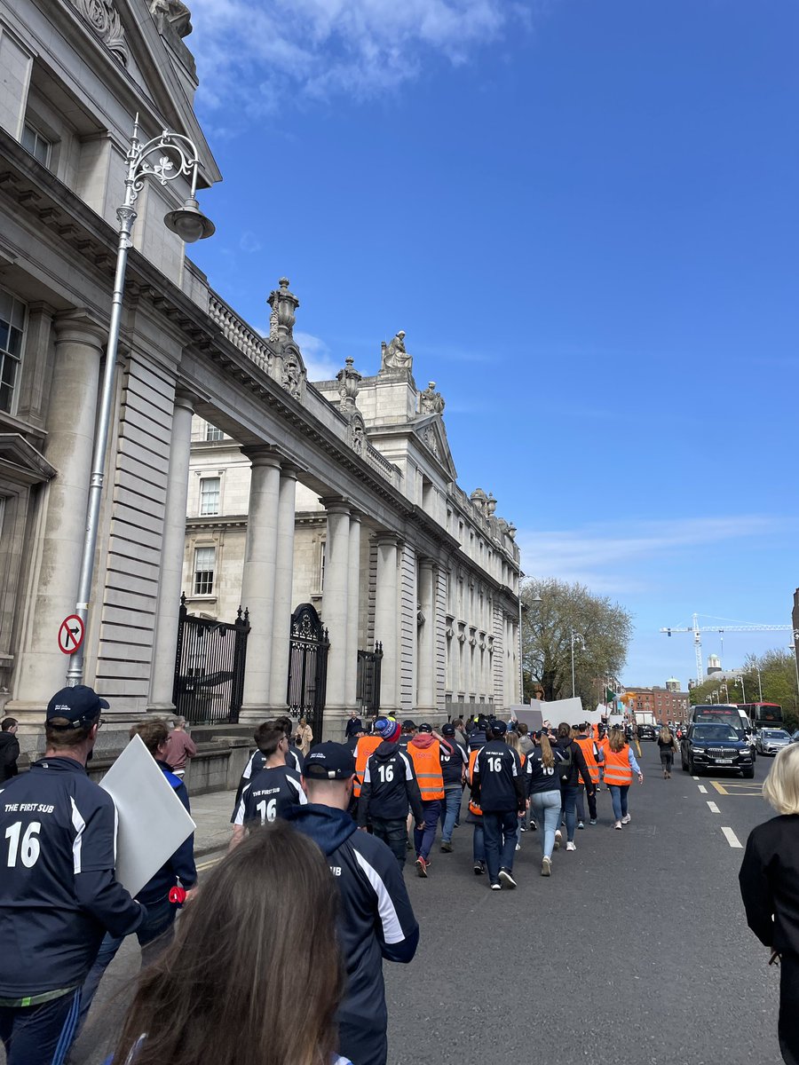 We’re out in force representing the needs of young farmers and rural youth  to politicians in Dublin who won’t look past the m50  #stepsforourfiture <a href="/MacranaFeirme/">Macra na Feirme</a>