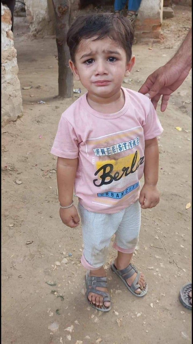 MalickViews's tweet photo. a friend posted in our chat group that this child is missing since yesterday. (contact cell#03007597670). please contact if you have any info and even if you don’t then pl share the tweet max , maybe someone who may know something is able to contact the family. https://t.co/OSonctSRW4