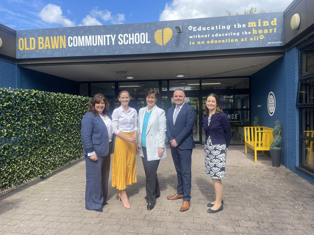 It was fantastic to welcome @NormaFoleyTD1, Minister for Education to @OldBawnCS today. Thanks to our incredible students for showcasing our school & to staff for their help in preparing for the visit. A special thanks to the Minister for being so kind & engaged. #proud 😊
