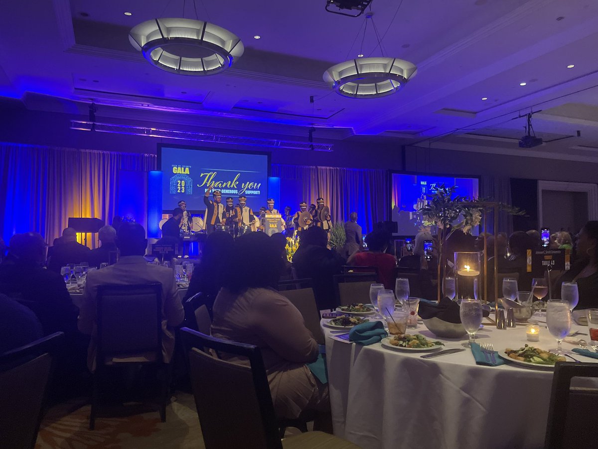 Indiddy22's tweet photo. I was invited by the Dean of STEM to represent the students of the STEM department at the 2023 Arch of Triumph Gala. I had a wonderful time meeting new people! Thank you Dr. Martin https://t.co/BeDSWiiECr