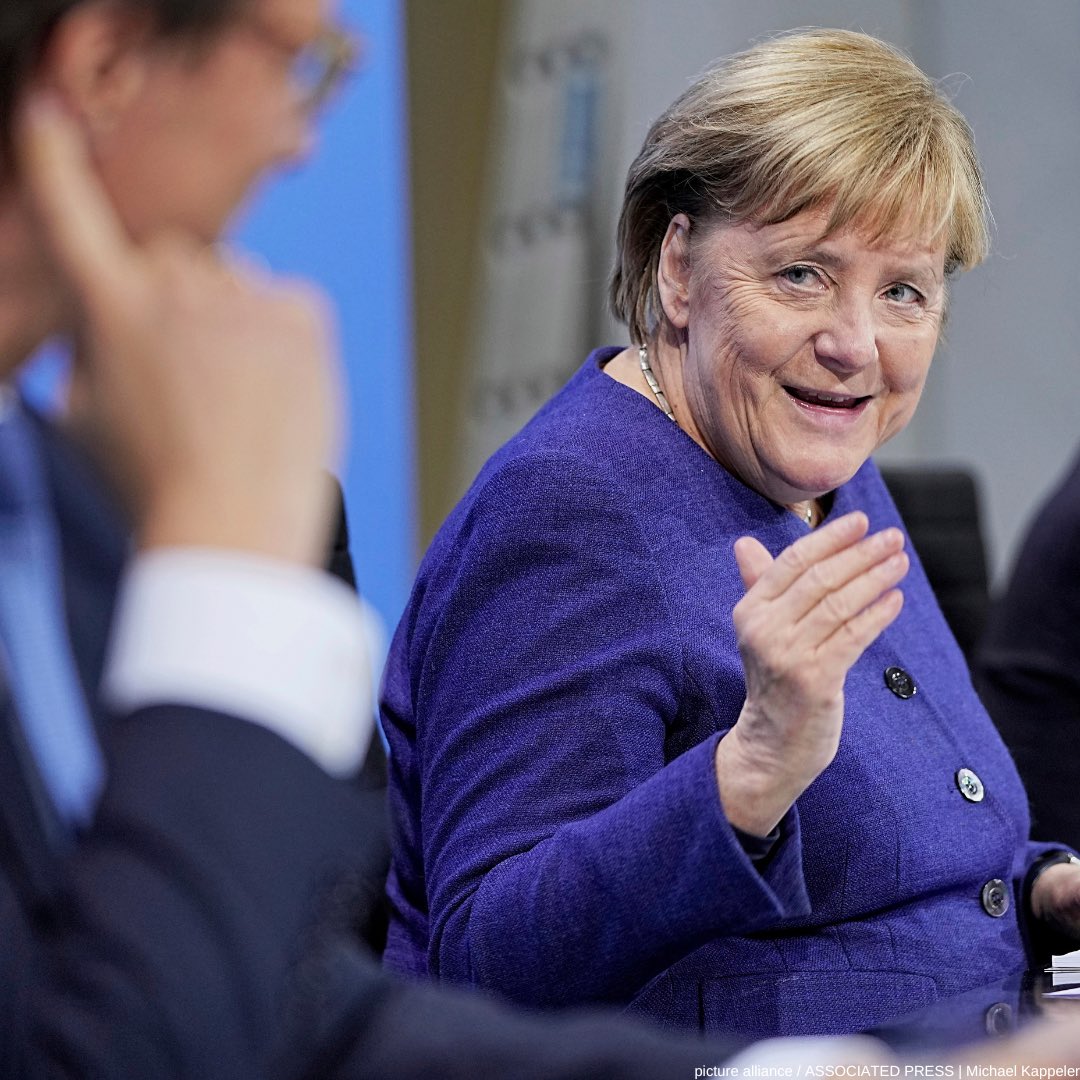 Angela #Merkel hat als herausragende Persönlichkeit & prägende Politikerin Geschichte geschrieben. Sie hat unser Land mit Beharrlichkeit, diplomatischem Geschick & entschlossenem Handeln durch viele Krisen geführt. Ich freue mich, ihr den #Staatspreis des Landes NRW zu verleihen.
