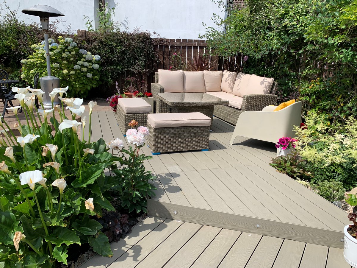 RidgewayOnline's tweet image. We are all stocked up on the amazing Dura Deck Flip Resist, his innovative decking solution is perfect for those looking for a slip-resistant, low-maintenance option for their outdoor space. 

ridgewayathome.com/catalogue/deck…

#RidgewayatHome #DuraDeck #DeckingSolutions #outdoorliving