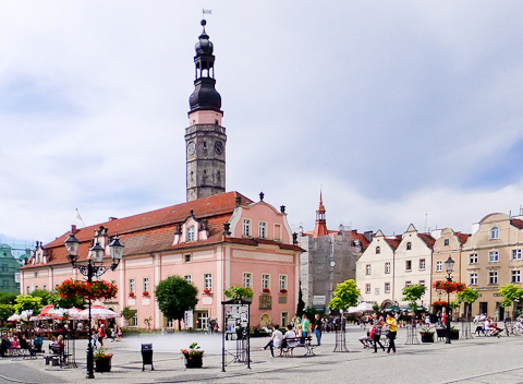 PacePrize's tweet photo. 📢The 2023 #EuropePrize – the highest level of the Prize which is awarded each year by @PACE_News to the town most active in promoting the European ideal – has been awarded to Bolesławiec🇵🇱. Congratulations! 🇪🇺 https://t.co/qqv8ptJLmu https://t.co/rla91AebiO
