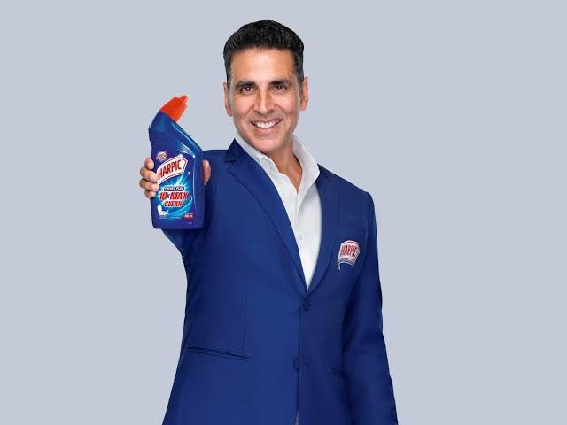 MahuaMoitraFans's tweet photo. Toilet cleaning expense of PM Modi’s residence is 8.5 Lakh for 2 years.
Is this Harpic Guy was given the cleaning contract? 🤔🤔 https://t.co/FFIpyjhjJ2