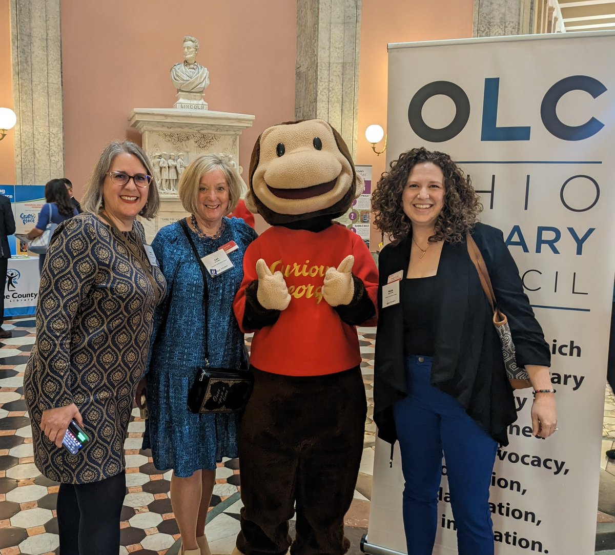 DelawareLibrary's tweet image. When it&apos;s #OhioLibraryDay we have fun with @OhioLibraryCncl and we educate our legislators about the importance of Ohio&apos;s libraries!