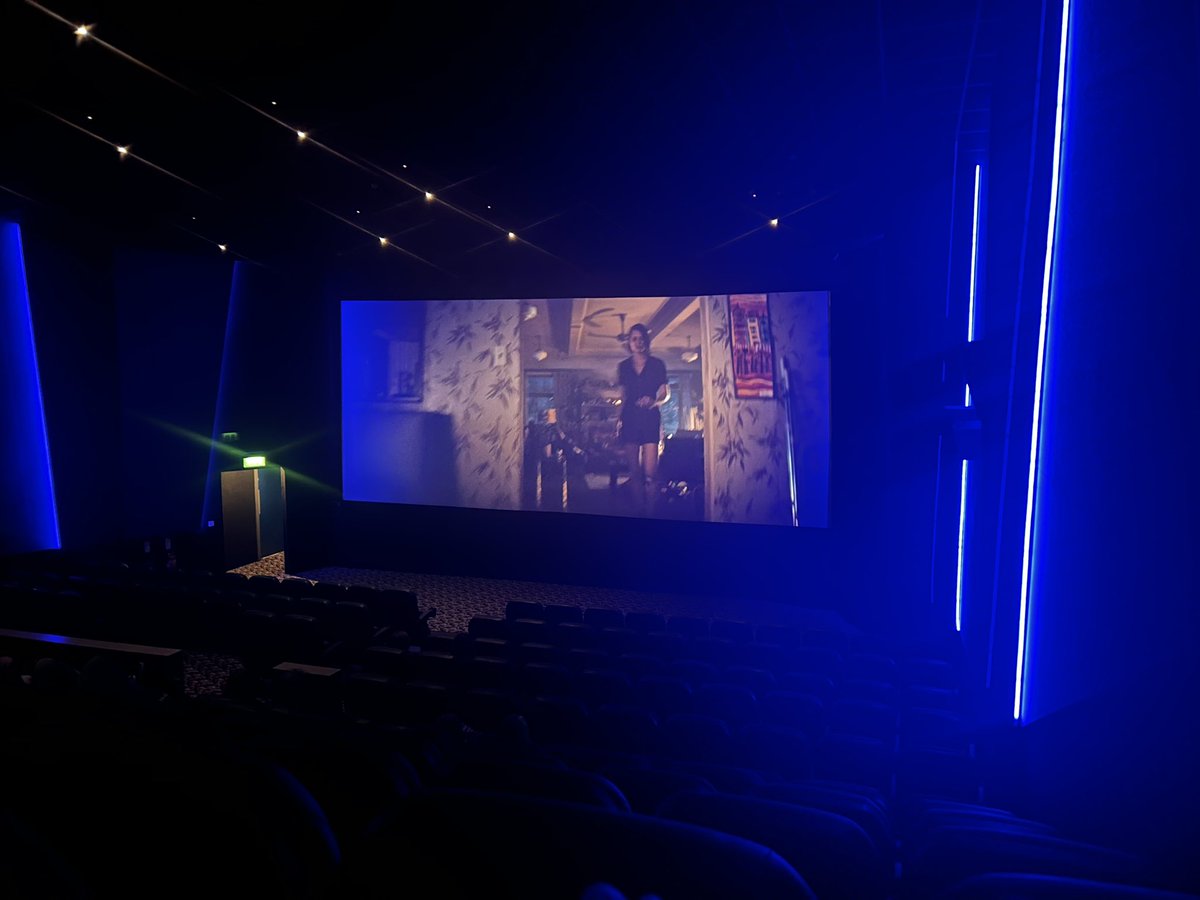 einthesky's tweet photo. @ODEONHelp Fuming. Blue lights didn’t dim so screen had blue lights cast on the whole film and a strip light glaring in my face the whole time! Went out to tell staff. They didn’t care. Asked them to come and see but they didn’t bother. https://t.co/rVrluUu1cb