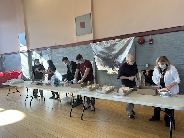 troyweb1's tweet photo. Some amazing team members yesterday volunteered with the @ywca_gcr YWCA of the Greater Capital Region which is dedicated to eliminating racism, empowering women, and promoting peace, justice, freedom, and dignity for all. Learn more at https://t.co/nfVsTwVSv6 https://t.co/J1J3qEb45x