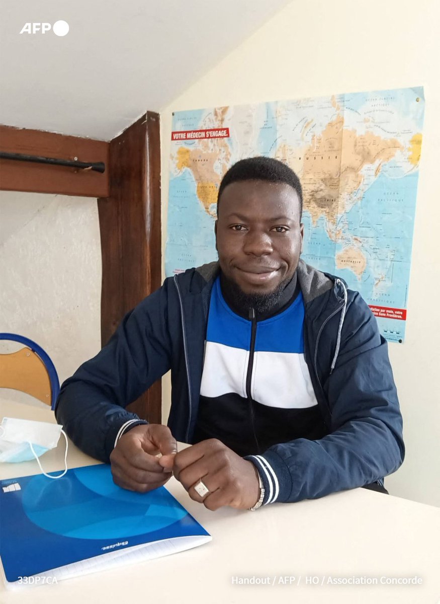 [A DEROULER]🧵
Qui était Seydou Fofana, le jeune ouvrier mort sur le chantier du Grand Paris Express ? 

Le jeune apprenti malien avait décroché en septembre une formation dans le bâtiment #AFP 1/9