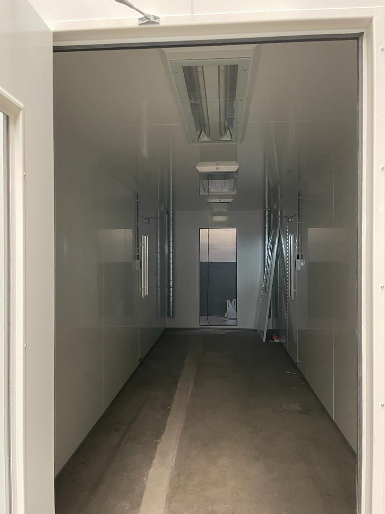 Rowitkampen's tweet photo. kW 17. Firma Tiemeyer Gruppe  in #recklinghausen in der Bauphase.
Hier bauen wir 2 PKW-Spritzkabine mit  und ein #Mischraum https://t.co/ERK7FJiHee #rowit #Sptritzkabine #Spraybooth #lackieranlagen #spuitcabine #Kampen https://t.co/c0ZfaSZIJj