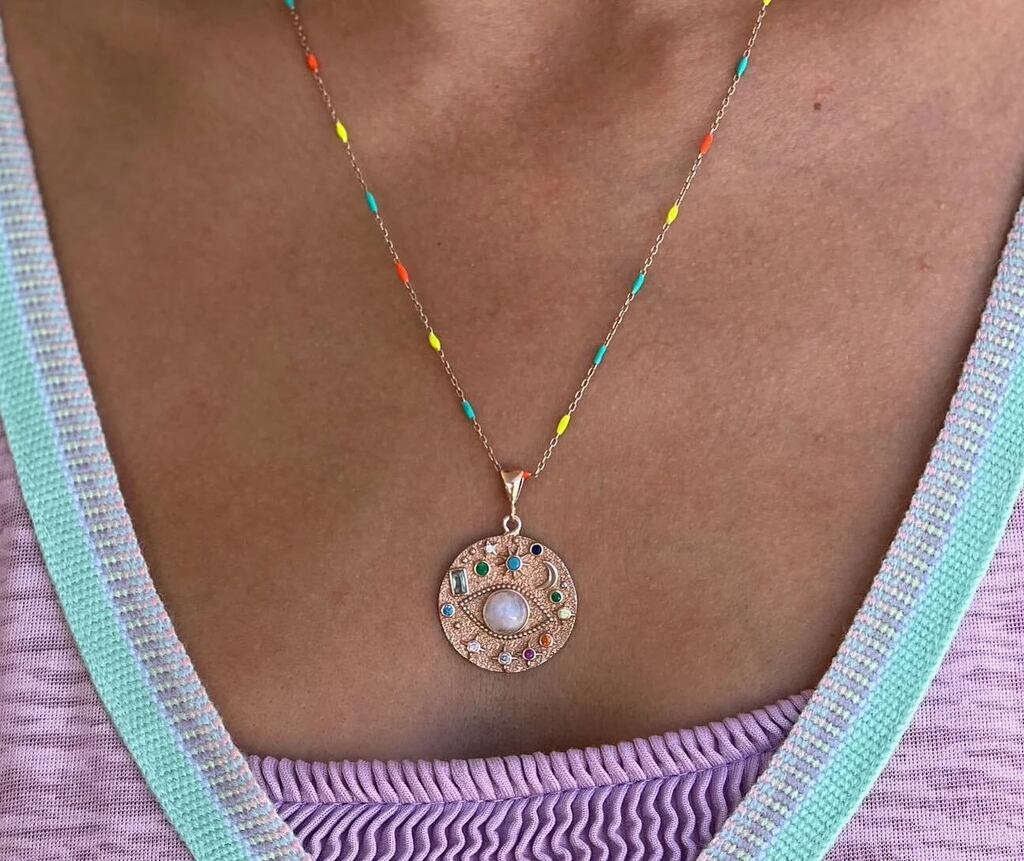 YafSparkle's tweet photo. Little piece of universe just landed online 😍

Rose gold plated over sterling silver necklace, featuring moonstone gems. 

#jewelry #necklace #gemstones https://t.co/P4GsSzyVVJ https://t.co/qyjGvkKUgl