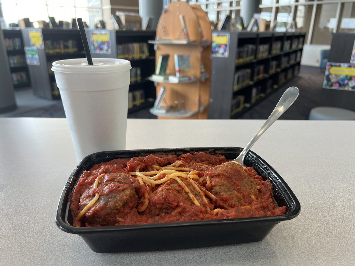 MsGs_Library's tweet image. Thank you to everyone who has helped make #LibraryWeek special for @natalied_21 &amp;amp; I! We&apos;ve been showered with love: lunch from admin, cookies &amp;amp; flowers from PAW, &amp;amp; even more treats from our RLA &amp;amp; Social Studies friends. We 💙 being Huskies! #wearehaskett