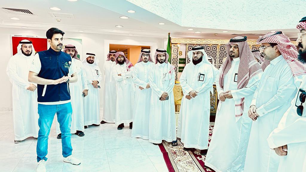 HBHCluster's tweet photo. معايدة |
صحة حفر الباطن وتجمع حفر الباطن الصحي 
يقيمان حفل معايدة لمنسوبيهما ، جرى خلاله تبادل التهاني والتبريكات بهذه المناسبة السعيدة ، وذلك في إطار تعزيز أواصر التواصل بين الموظفين.
#عيد_الفطر_المبارك
#تجمع_حفرالباطن_الصحي https://t.co/LKLx04bZBS