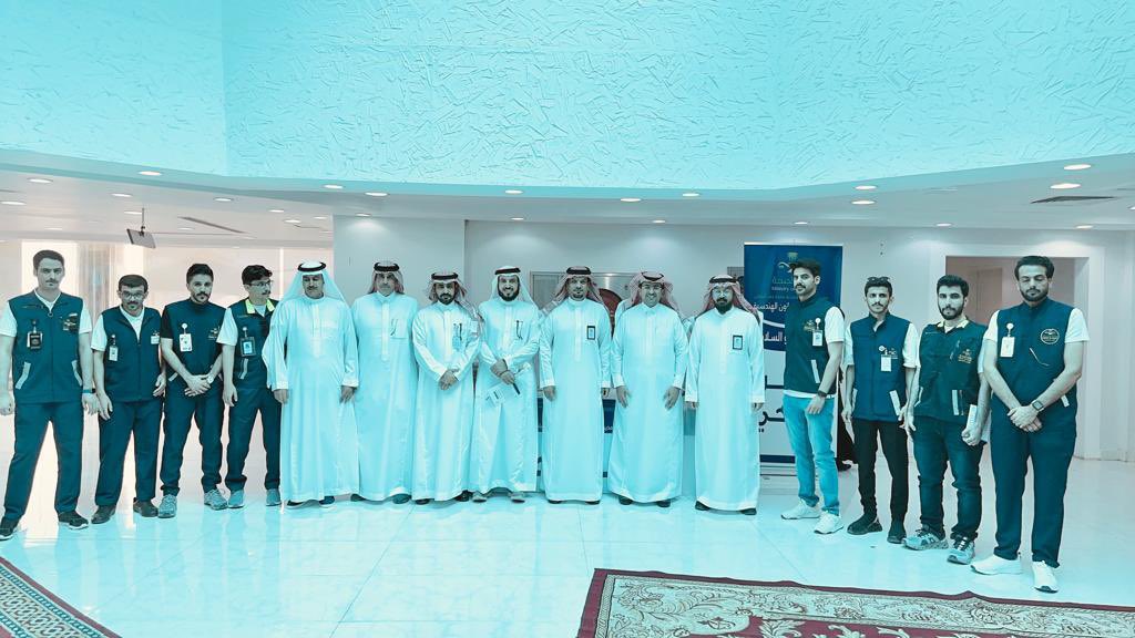HBHCluster's tweet photo. معايدة |
صحة حفر الباطن وتجمع حفر الباطن الصحي 
يقيمان حفل معايدة لمنسوبيهما ، جرى خلاله تبادل التهاني والتبريكات بهذه المناسبة السعيدة ، وذلك في إطار تعزيز أواصر التواصل بين الموظفين.
#عيد_الفطر_المبارك
#تجمع_حفرالباطن_الصحي https://t.co/LKLx04bZBS