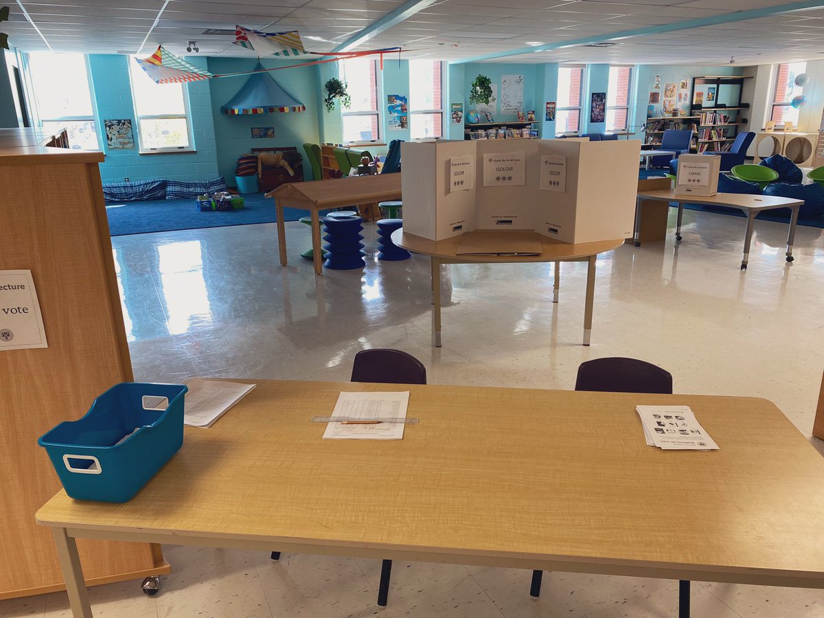 MmeDoval's tweet photo. Quand la bibliothèque se transforme en bureau de vote pour la Forêt de la lecture 🥰🗳️📚@ONLibraryAssoc @ForestofReading @EEC_Sauriol @CSViamonde https://t.co/MbzfJi6yDr