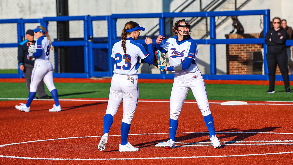 BelinsonMatt's tweet photo. DI softball teams with at least 3 qualified pitchers with a sub-2.00 ERA:
@LATechSB, No. 1 OU, No. 2 UCLA, No. 6 Clemson.

Brook Melnychuk (1.72 ERA), Mary Martinez (1.88 ERA)
Emma Hutchinson (1.95 ERA)

The Techsters (30-18) have won seven games in a row. https://t.co/cknPVqAiGz