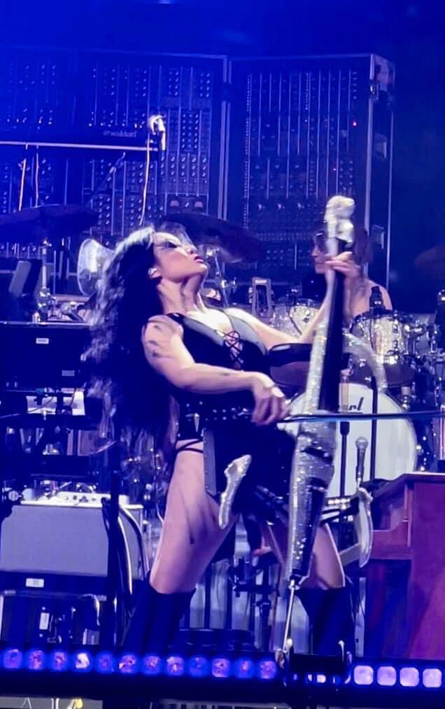 Tinaguo's tweet image. Last night 🎵❤️ 

LIVE with @HansZimmer @HansZimmerLive #ElectricCello #Cello #HansZimmer #HansZimmerLive