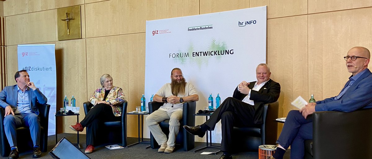 #GIZdiskutiert über die Chancen von erneuerbaren Energien. „Energielieferant #Afrika, wie gelingt eine Partnerschaft? Diese wichtige Frage diskutieren #hoehnBaerbel Torsten Schreiber Mike Enskat Stefan Liebing. Mehr bei #hr-info im Interview.  lnkd.in/eNQDzuU5 #wasserstoff