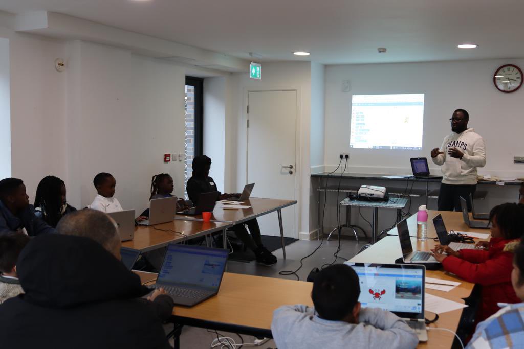 activehorizons's tweet photo. Our coding classes are underway now, with a room full young eager minds ready to change the world. #TheFutureisTech #coding #youtwork #youngpeople #ActiveHorizons https://t.co/8KQvBBdPaK
