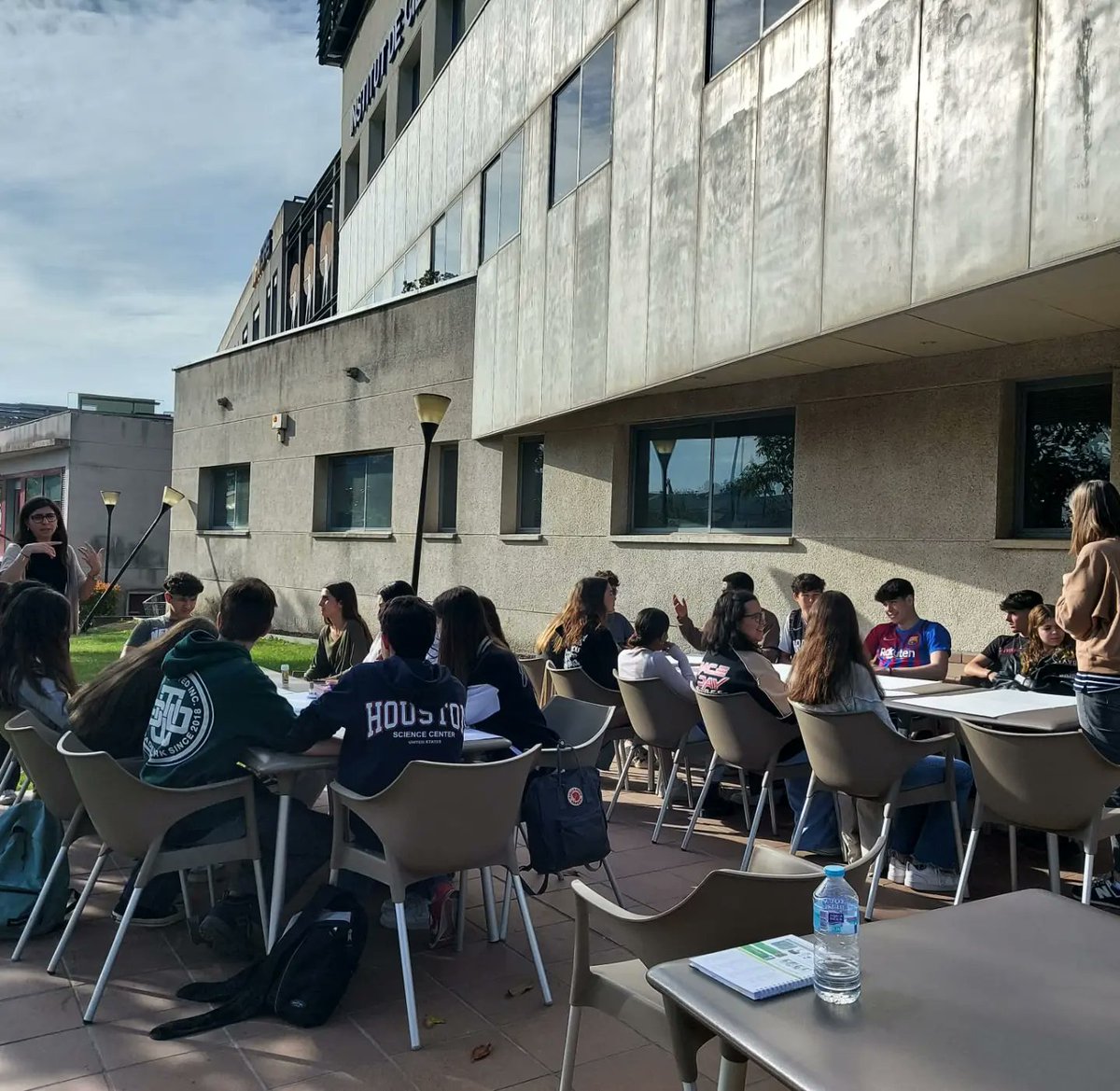 plafarreras's tweet photo. L'alumnat de 1r de batxillerat científic i tecnològic ha assistit a un taller organitzat per la @UABBarcelona
El festival 10alamenos9 pretén acostar-los a la nanociència i la nanotecnologia 🔬
#SomelPlafa
#Plafa2023 https://t.co/u0wgbiHyJW