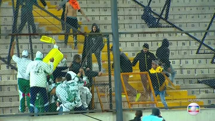 SPFutDepre's tweet photo. Há 6 anos o Palmeiras vencia de virada o Peñarol por 3 a 2 fora de casa na Libertadores da América.

Esse jogo épico foi marcado por muita porradaria, emboscada e falas como "Fala a Fonte" do Eduardo Baptista.

Willian Bigode e Mina foram os autores dos gols Palmeirenses.. https://t.co/FgCR6v8B67