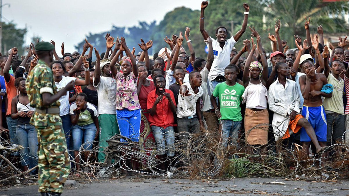 pnininahazwe's tweet photo. Il y a 8 ans, des filles et fils du #Burundi, de vrais patriotes disaient NON au 3ème mandat inconstitutionnel de #Nkurunziza. Ils ont payés un lourd prix, fauchés par les sbires d'un régime sanguinaire.

Je rends hommage à ces héros du #Burundi. #Sindumuja 
 1/ https://t.co/BAsdpZyzvo