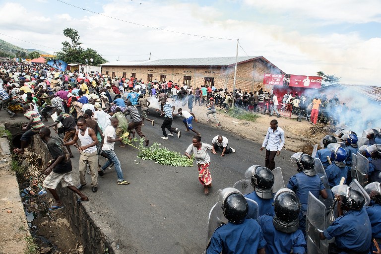 pnininahazwe's tweet photo. Il y a 8 ans, des filles et fils du #Burundi, de vrais patriotes disaient NON au 3ème mandat inconstitutionnel de #Nkurunziza. Ils ont payés un lourd prix, fauchés par les sbires d'un régime sanguinaire.

Je rends hommage à ces héros du #Burundi. #Sindumuja 
 1/ https://t.co/BAsdpZyzvo