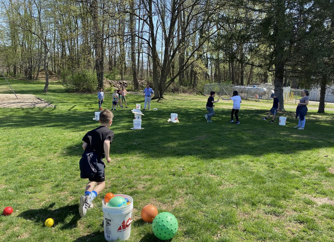 MillRoad3_5's tweet photo. Great Earth Day activities at Mill Road 3-5 on Friday April 21. Special thanks to our garden teacher Mr. Keto for planning and prepping so many engaging learning opportunities!! https://t.co/TYiBMRBgeh