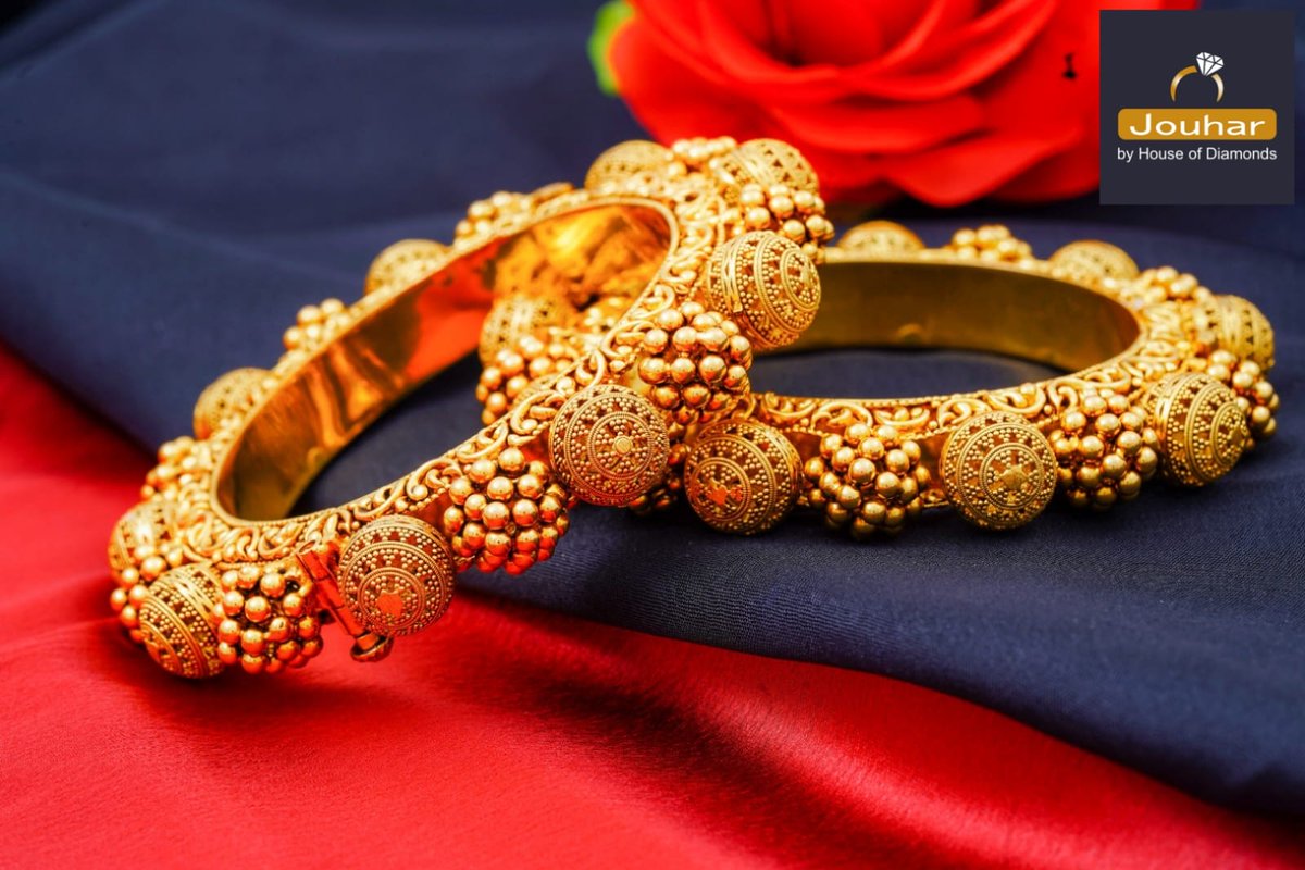 Step back in time with these antique gold bangles that are steeped in rich history and culture.

#goldantiquebangle #antiquejewelry #vintagebangle #heritagejewelry #traditionaljewelry #indianjewelry #antiquegold #antiquebracelet #oldjewelry #jewelrycollector #antiquefinds
