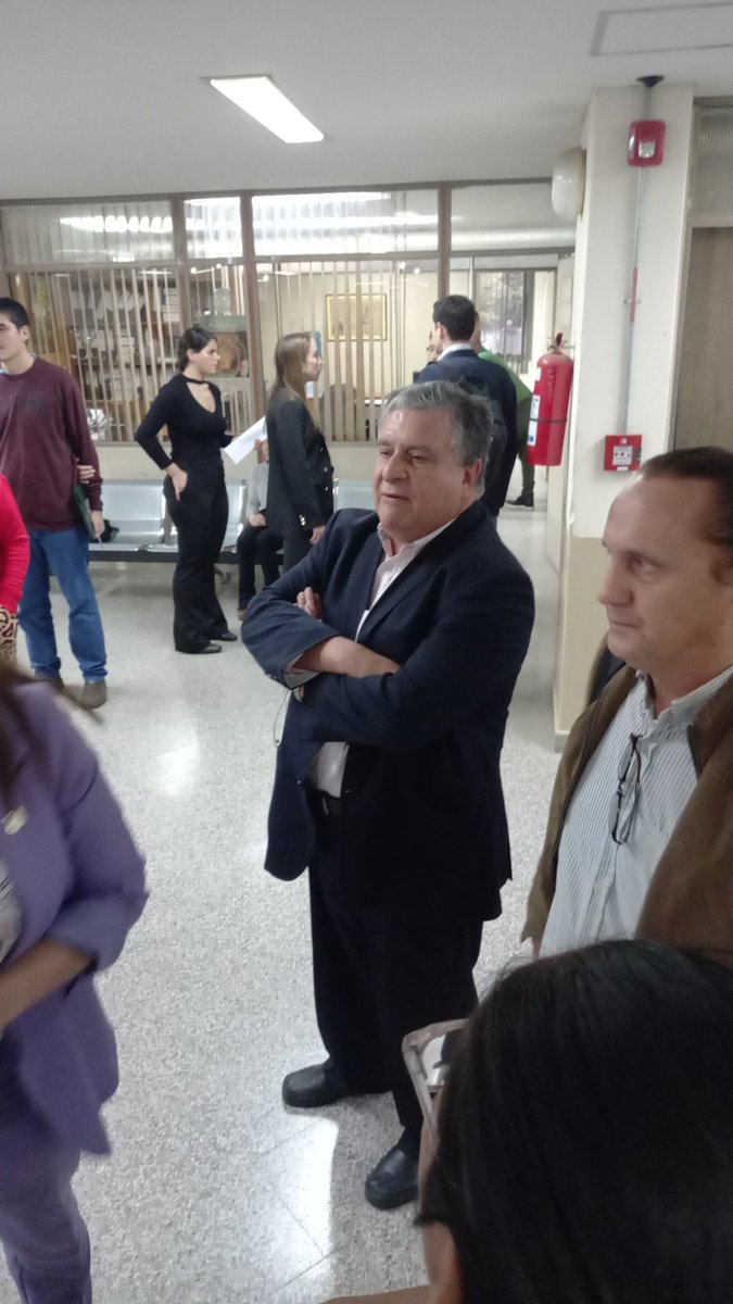 CORRIERON PORQUE ESO ES LO ÚNICO QUE SABEN HACER‼️

En sesión de la <a href="/juntasuncion/">Junta Municipal de Asunción</a> no hicieron otra cosa q hablar de bueyes perdidos. No tocaron la nota de Contraloría sobre la dirección irregular de PARXIN, mucho menos las notas que introducimos al llegar a la meta de las firmas