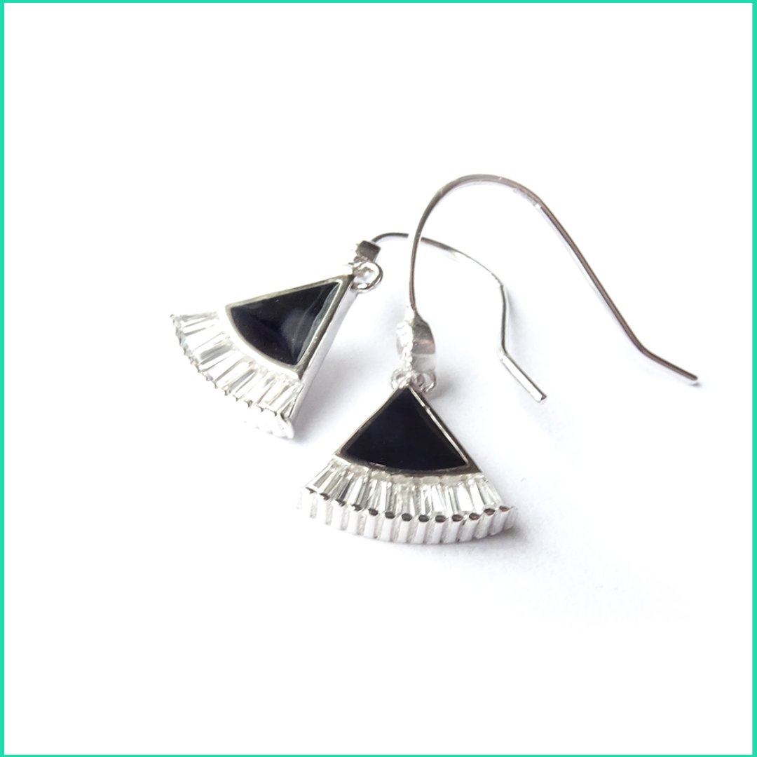mycharmingme's tweet photo. We've got 20% Off all 'New In' pieces right now.
Discover the sterling silver 'Vilnius' earrings, beautiful and delicately poised.
https://t.co/9khVL1Mzdx

#jewellery #ShopMyCloset #sterlingsilver #RyanGosling #LooseWomen #SmallBusiness #pleaseRT #giftideas https://t.co/gPYDbMUTbM