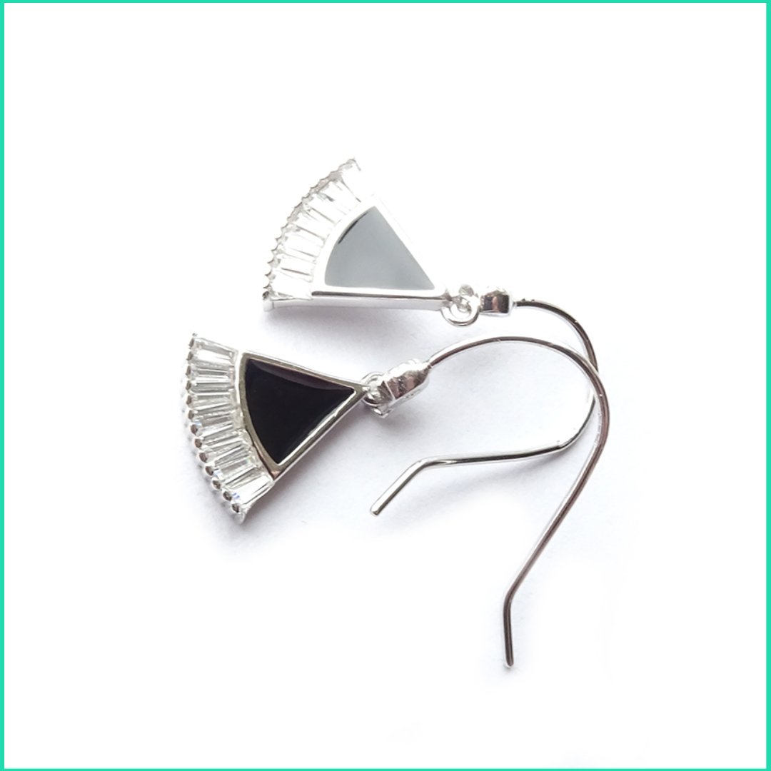mycharmingme's tweet photo. We've got 20% Off all 'New In' pieces right now.
Discover the sterling silver 'Vilnius' earrings, beautiful and delicately poised.
https://t.co/9khVL1Mzdx

#jewellery #ShopMyCloset #sterlingsilver #RyanGosling #LooseWomen #SmallBusiness #pleaseRT #giftideas https://t.co/gPYDbMUTbM